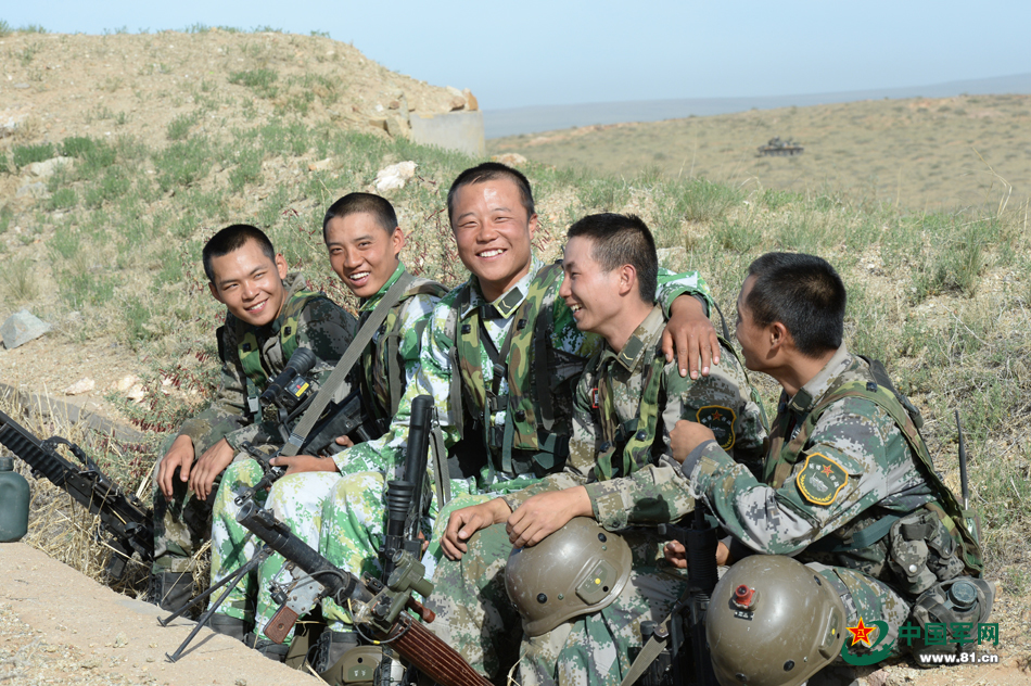 解放军专业蓝军作训服与朝鲜特种部队制服相似_高清图集_新浪网