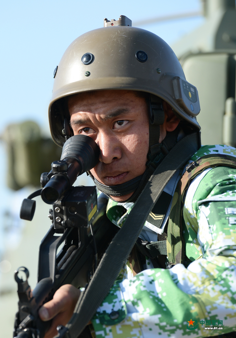 解放军专业蓝军作训服与朝鲜特种部队制服相似_高清图集_新浪网