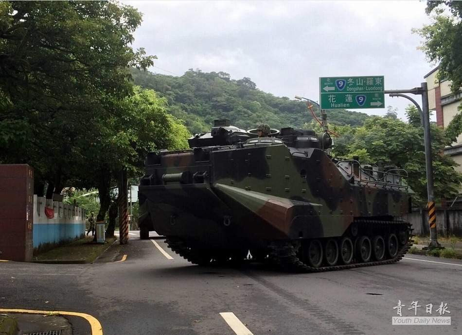 台湾部署重兵对抗台风 出动大批云豹装甲车