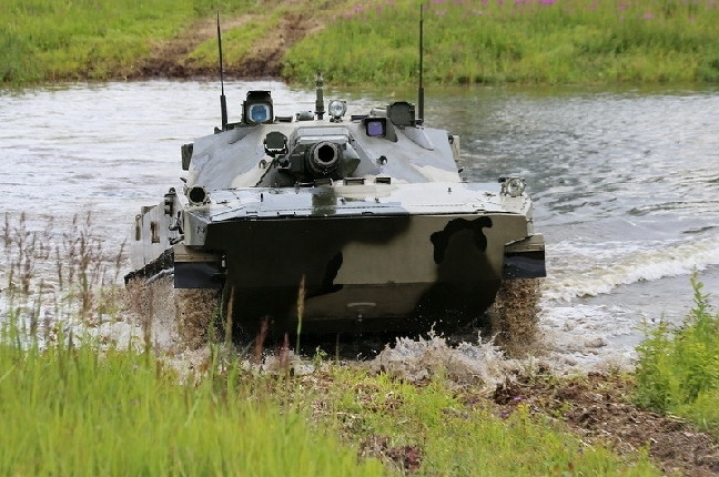 劈波斩浪!05式两栖突击炮远海登陆演练