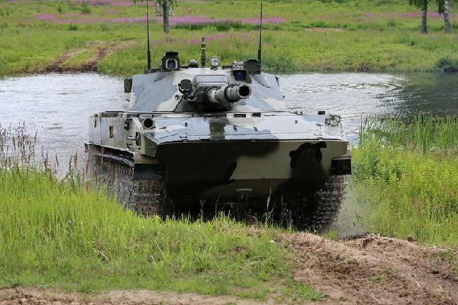 劈波斩浪!05式两栖突击炮远海登陆演练