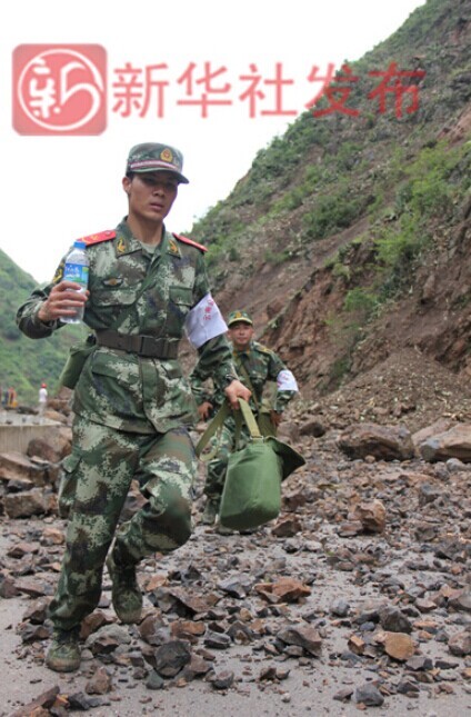 云南边防战士谢樵为救人牺牲 最后一张照片曝光_高清图集_新浪网