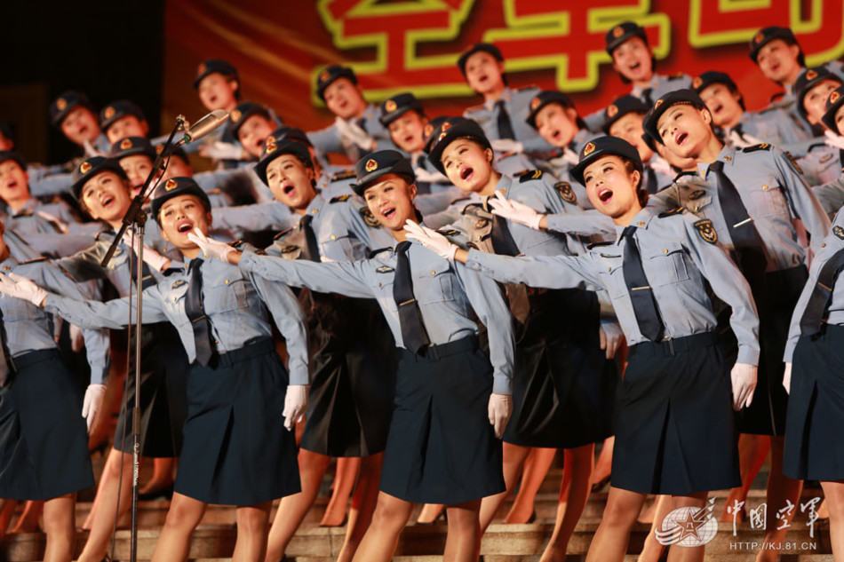 驻京空军直属部队大联欢 漂亮女兵跳舞献唱_高清图集_新浪网
