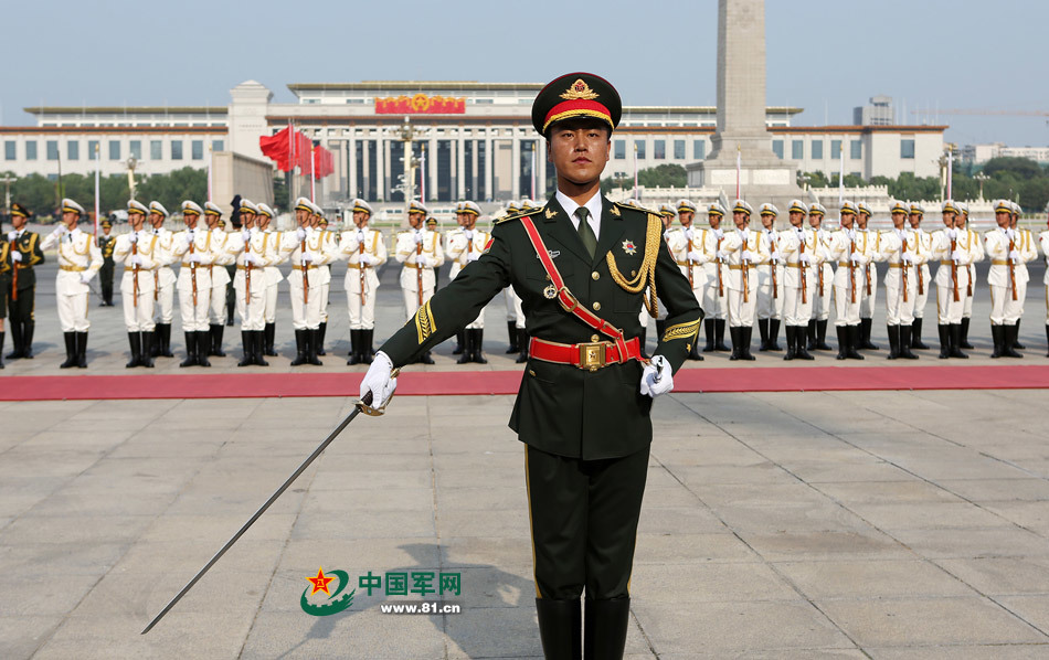 美国密苏里州长派遣国民警卫队前往支援,并使用烟幕弹,催泪瓦斯及装甲