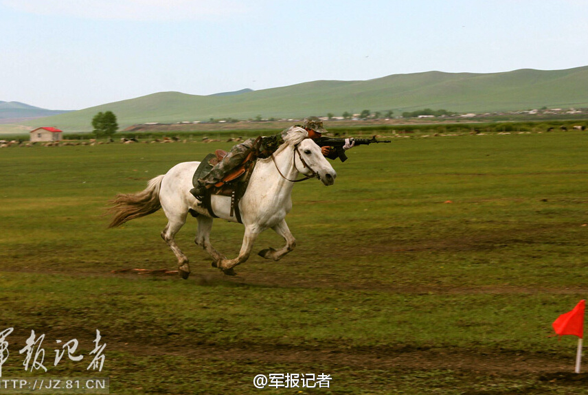 解放军骑兵真有才教会战马卧倒当掩体_高清图集_新浪网