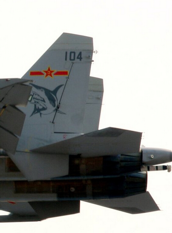 两架最新国产歼15飞鲨舰载机再出试飞猛照_高清图集_新浪网