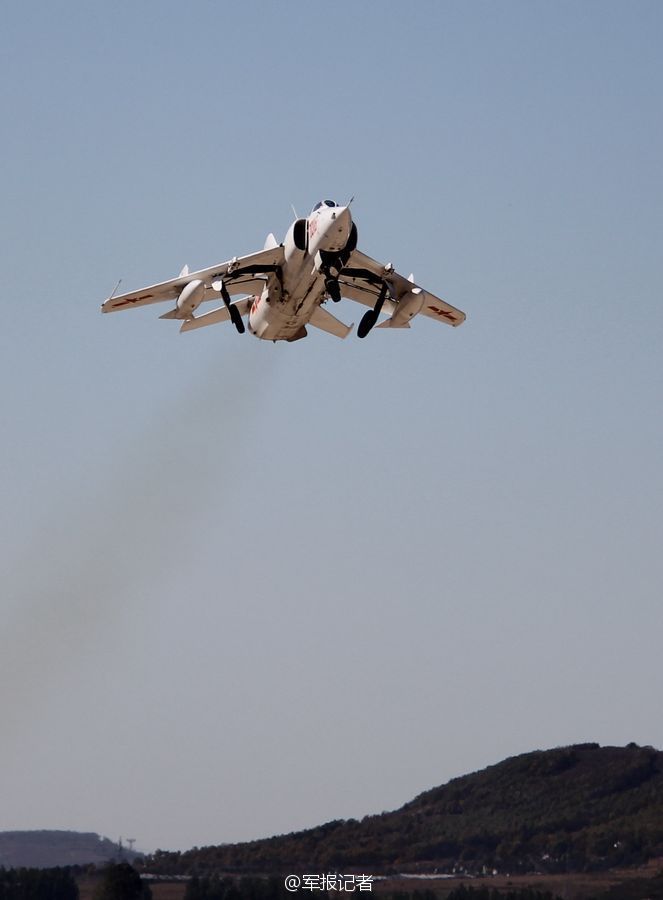 沈空出动多架强5强击机超低空突防对地精确攻击_高清图集_新浪网