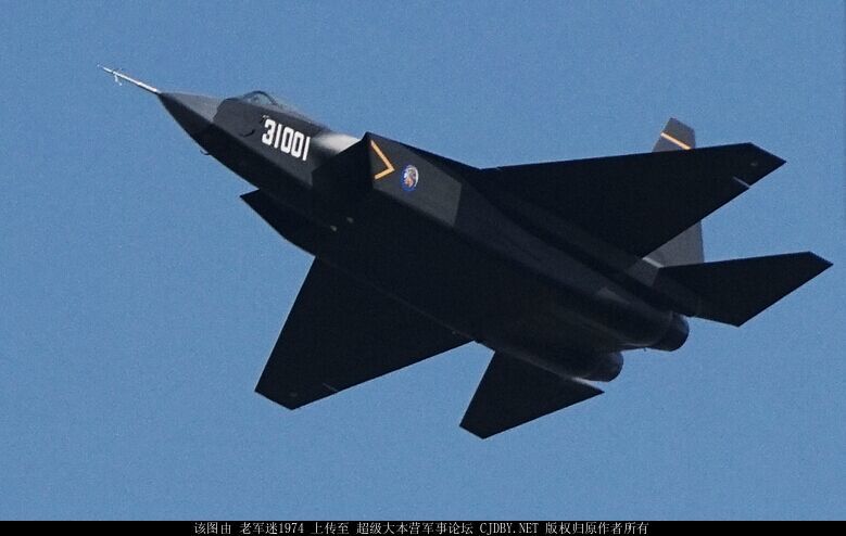 备战珠海:中国歼31战机最新训练照曝光
