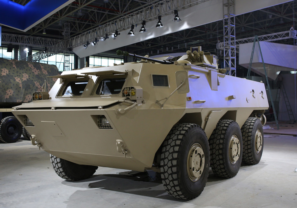 车体正面驾驶窗的样式和wz551也相同