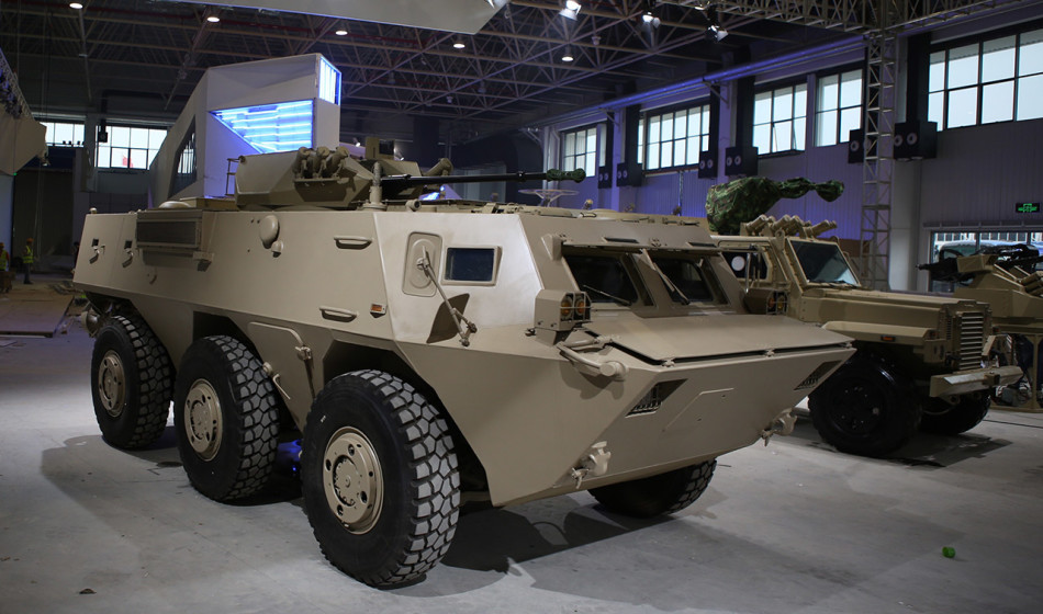 车体正面驾驶窗的样式和wz551也相同