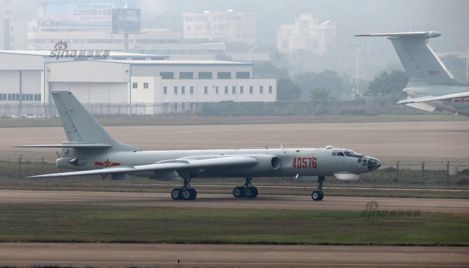 四款中国空军飞机首次参展:无人攻击机很神秘_高清图集_新浪网