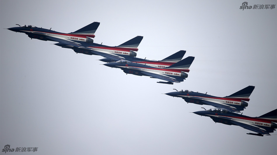中国空军八一飞行特技表演队首次进行飞行表演