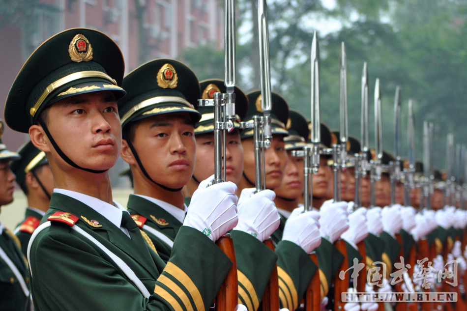 武警仪仗队今年30岁 帅小伙们平均身高1米8以上