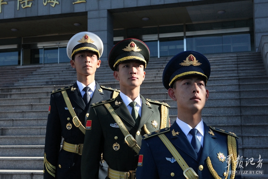 金光闪闪!解放军新式礼宾服金属丝刺绣亮眼_高清图集_新浪网