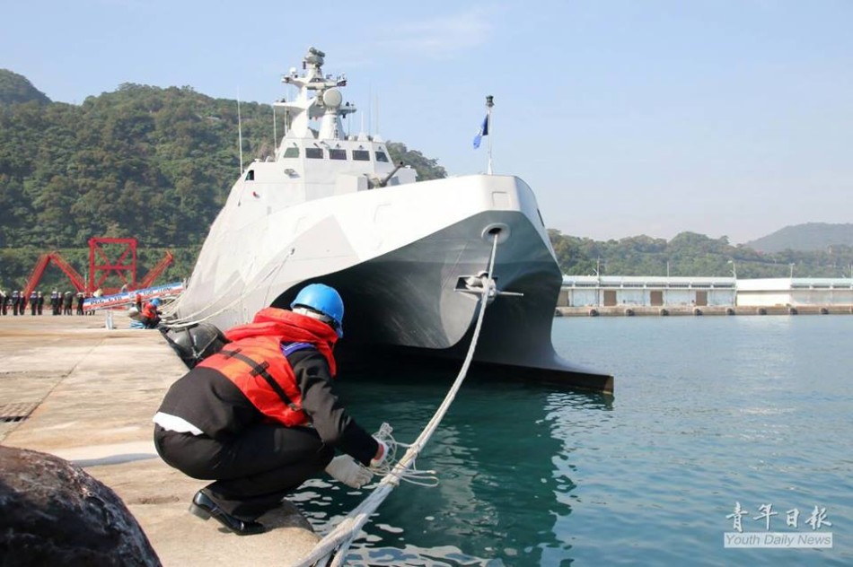台湾海军双体隐身导弹舰沱江号正式服役!