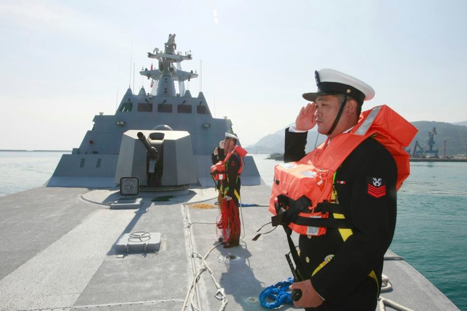 台湾海军双体隐身导弹舰沱江号正式服役