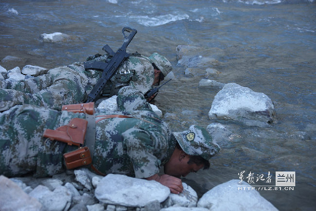 解放军无人区守军生活艰苦困难