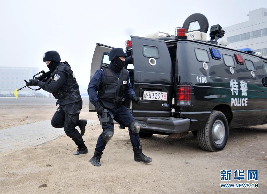 天津新建特警突击队命名"金鹰" 防暴装备精良