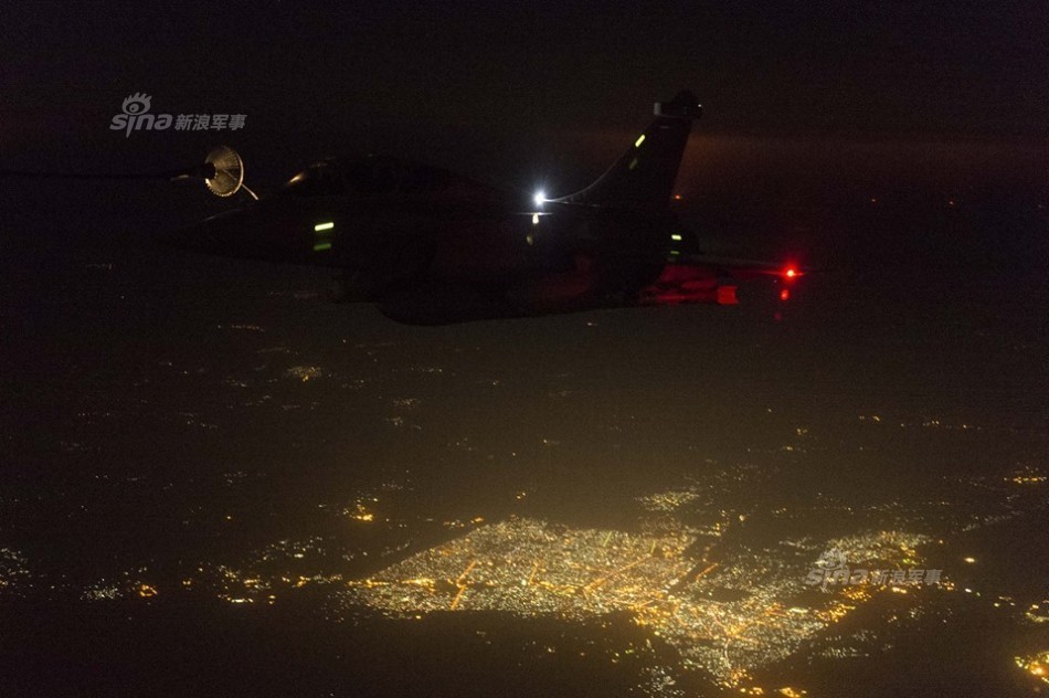 法军仍在伊拉克空袭is 阵风夜间飞行画面超美