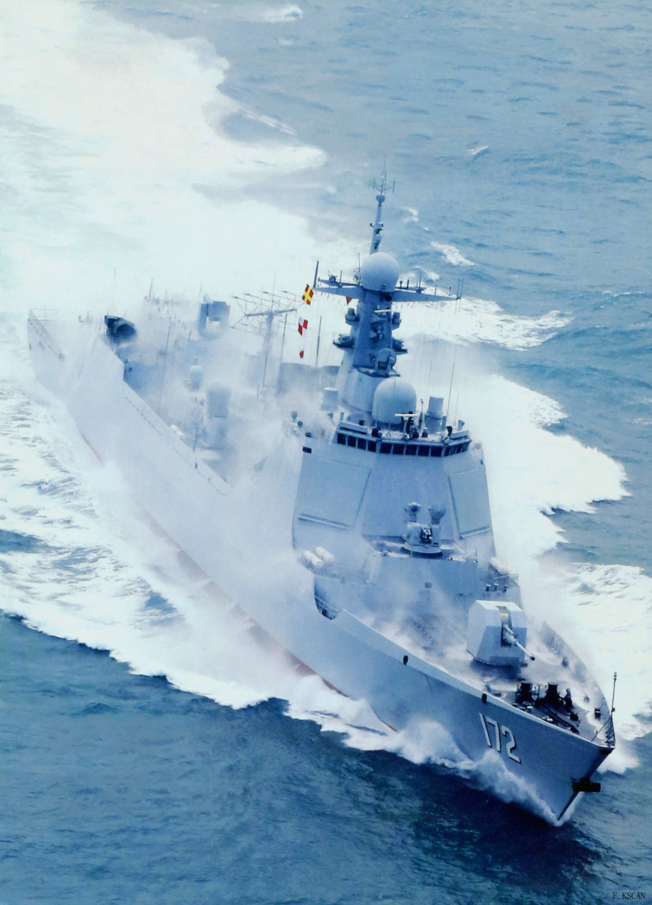 海军172昆明舰高海况下全速海试猛照