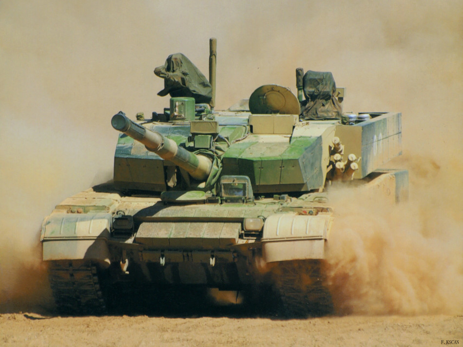 解放军9辆99大改主战坦克草原集结场面震撼壮观