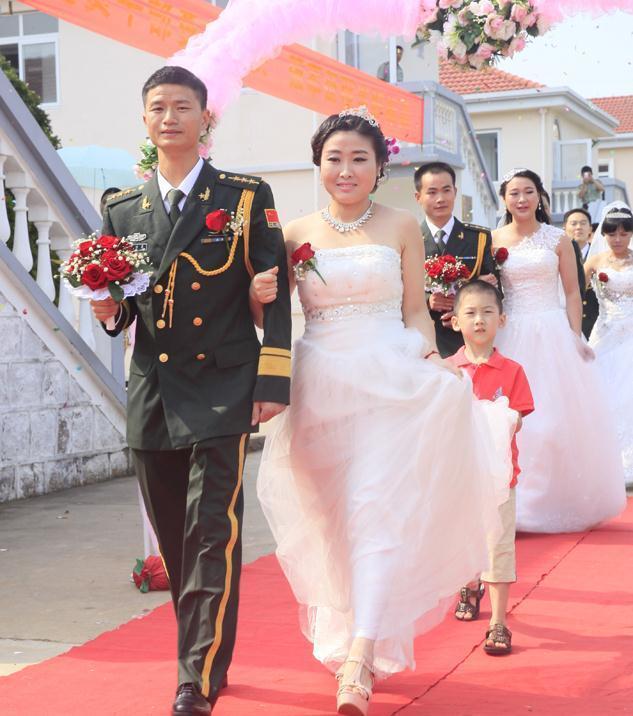 汶川女孩和兵哥结婚了图片