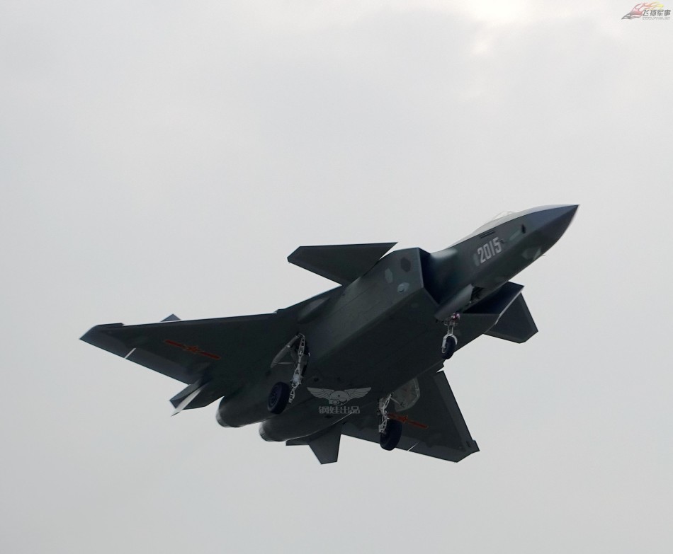 贺新春!2015号歼-20试飞照片再度曝光