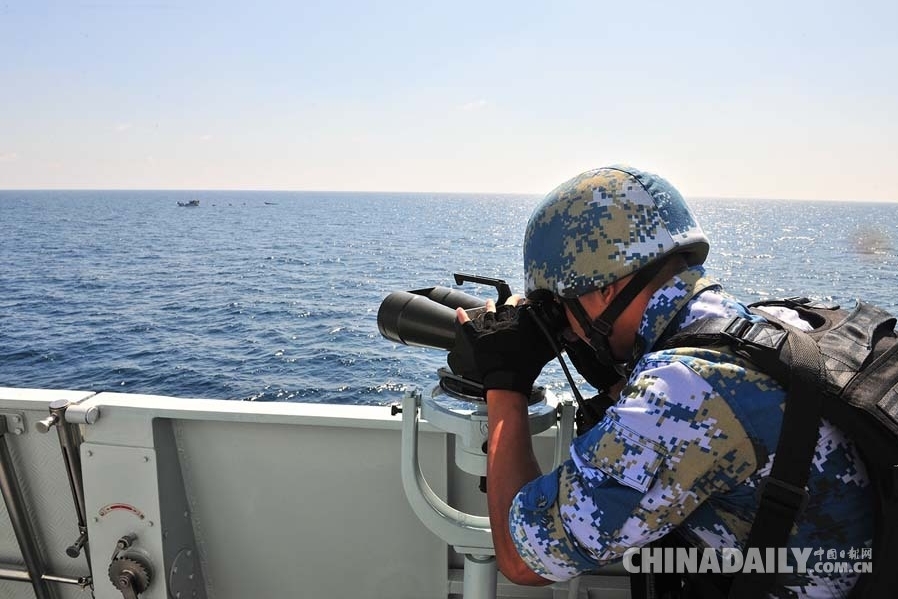 护航除夕夜我军连发5炮驱离可疑船
