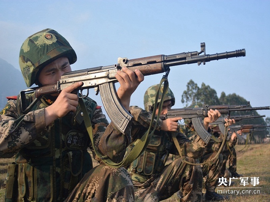 驻福州武警边防机动部队仍在用老式81-1步枪_高清图集_新浪网