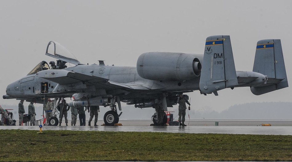 美国空军将a-10c攻击机临时部署波兰威慑俄?_高清图集_新浪网