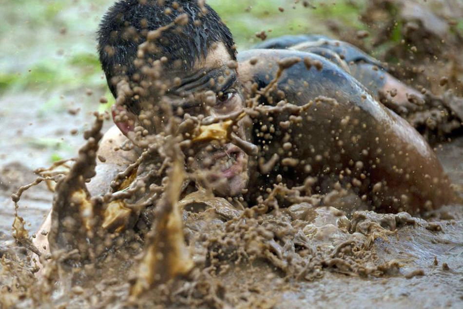 以色列高中生军训残酷 为做特种兵拼搏