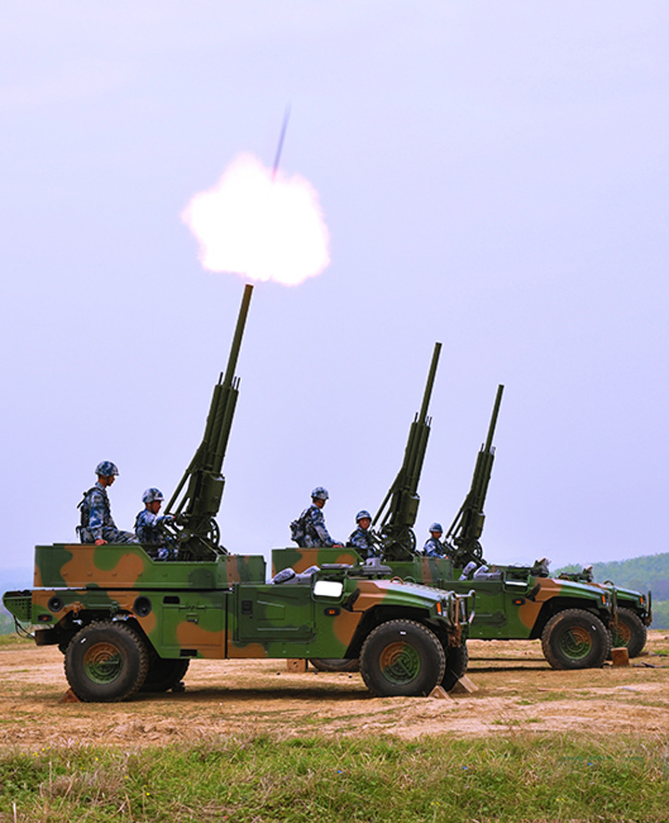 1 / 8 国产pcp001型82毫米车载速射迫击炮,采用国产"猛士"型4x4军用