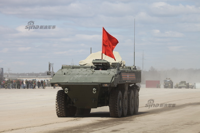 俄军配西方化回旋镖战车_新浪图片