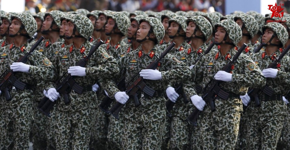 越南举行大规模阅兵式:女兵穿白丝袜踢正步