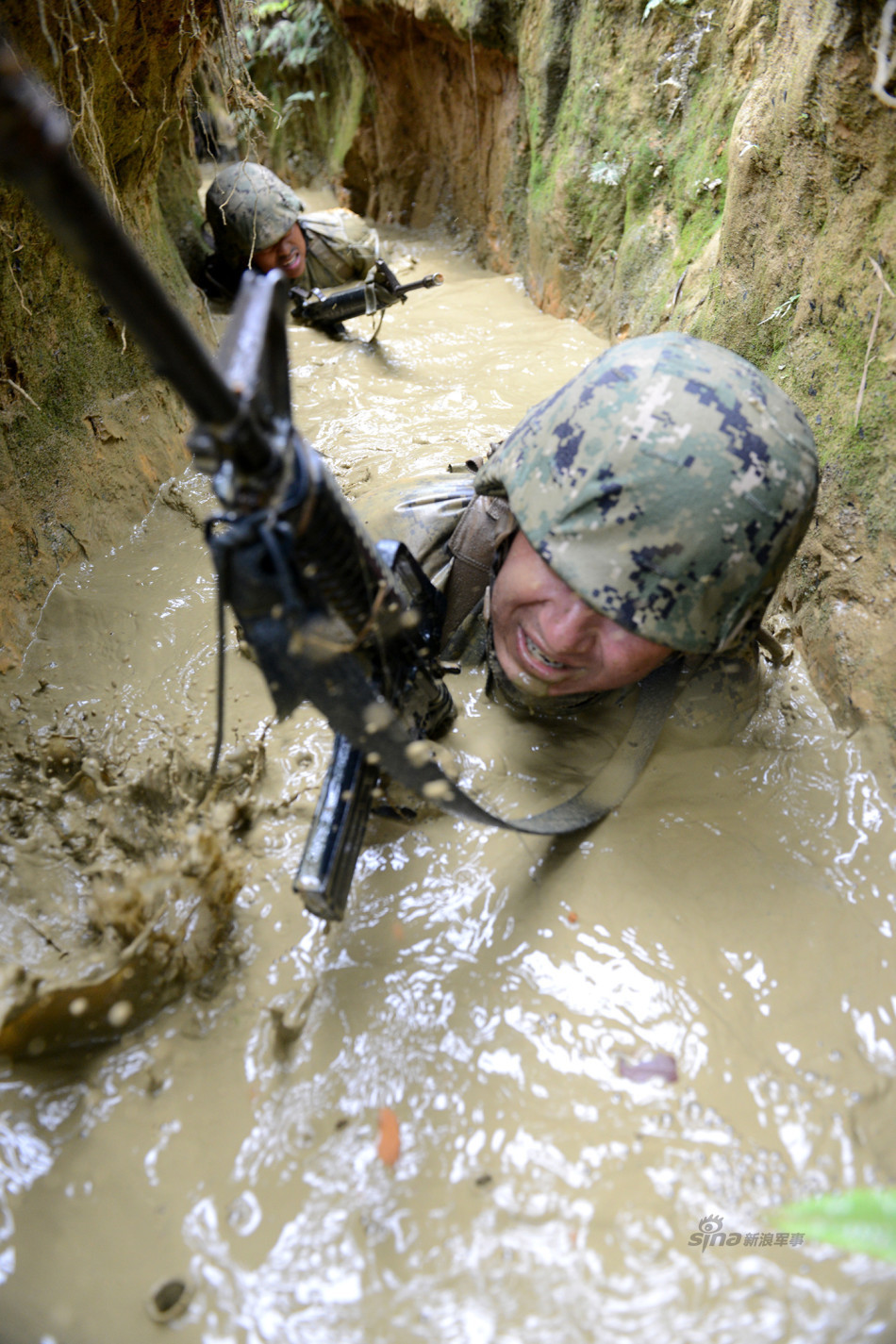 驻日美军苦练丛林战
