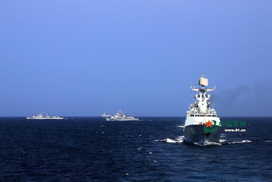 解放军多型先进战舰大编队练攻防 武器轮番开火_高清图集_新浪网