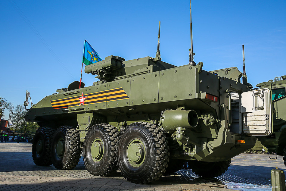 360度近观俄军最新型回旋镖轮式步兵战车