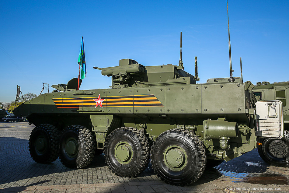 360度近观俄军最新型回旋镖轮式步兵战车