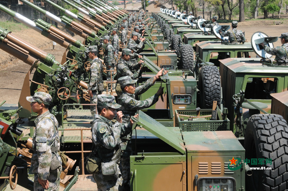 第16军大量装备国产新型122毫米车载榴弹炮