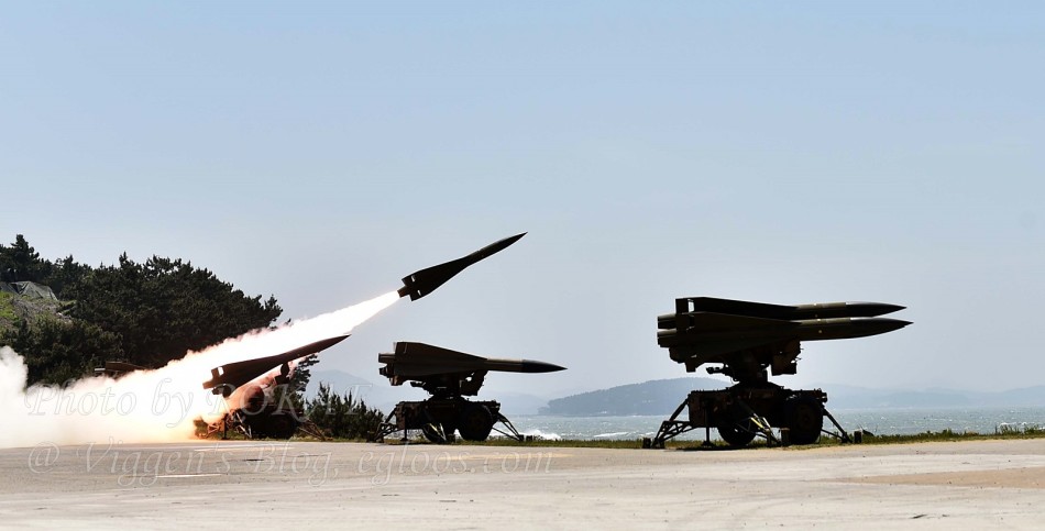 韩军防空部队实弹演练 仍用美制老旧鹰式导弹