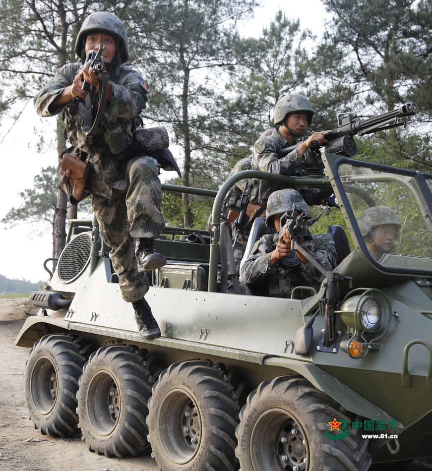 26军装备新型山猫全地形车 提高山地战机动力