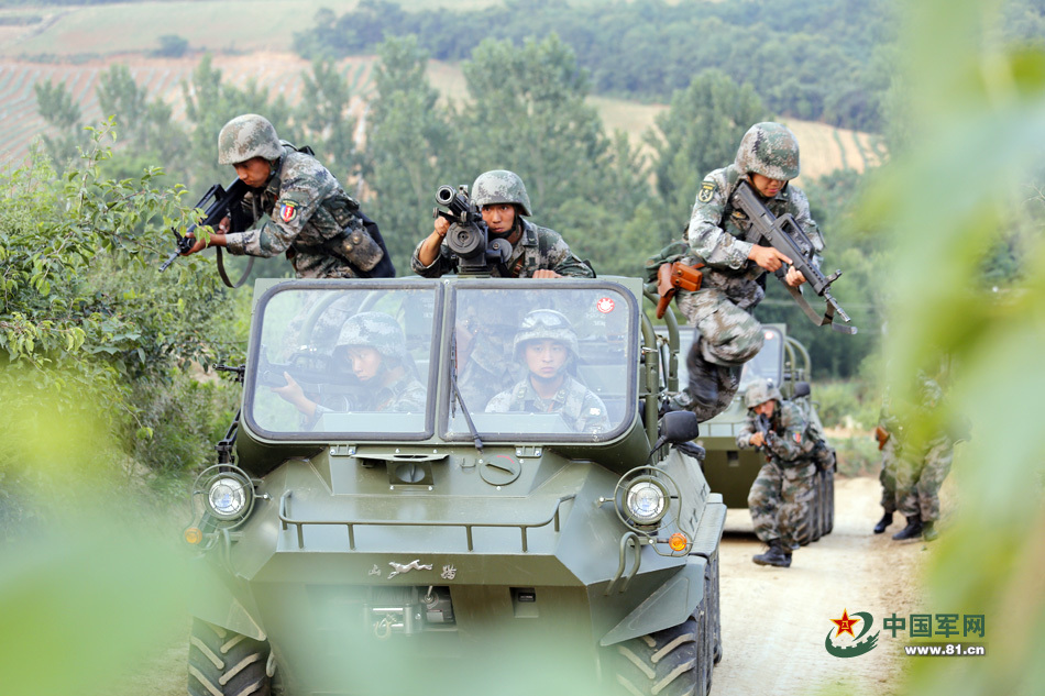 26军装备新型山猫全地形车 提高山地战机动力