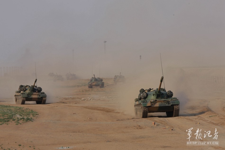 红方部队开进朱日和基地 大批62式轻型坦克参战