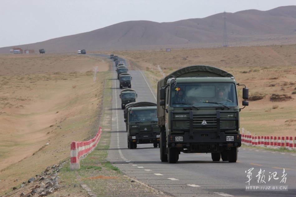 红方部队开进朱日和基地 大批62式轻型坦克参战
