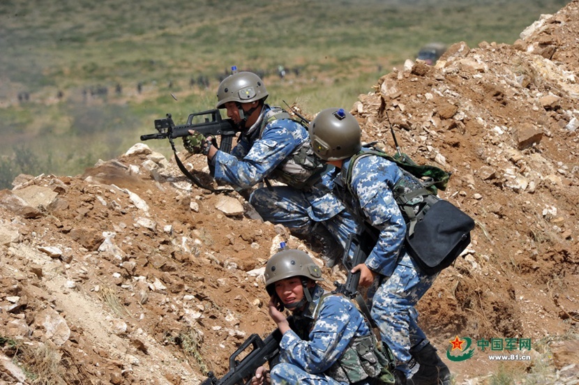 朱日和实兵对抗战:蓝军动用双37高炮平射红军