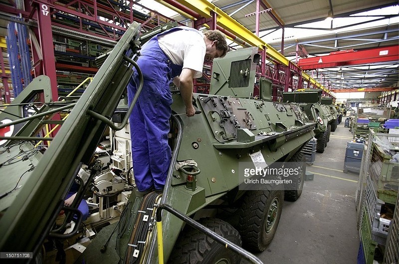 中德俄乌四国战车修理厂内部曝光