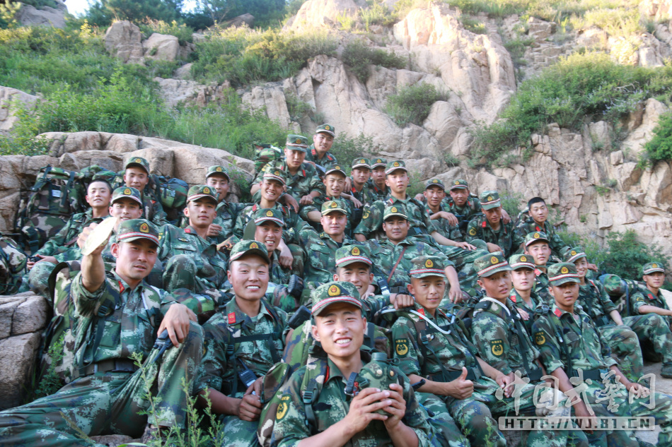 武警8620机动师千里行军 已淘汰81式换装95步枪