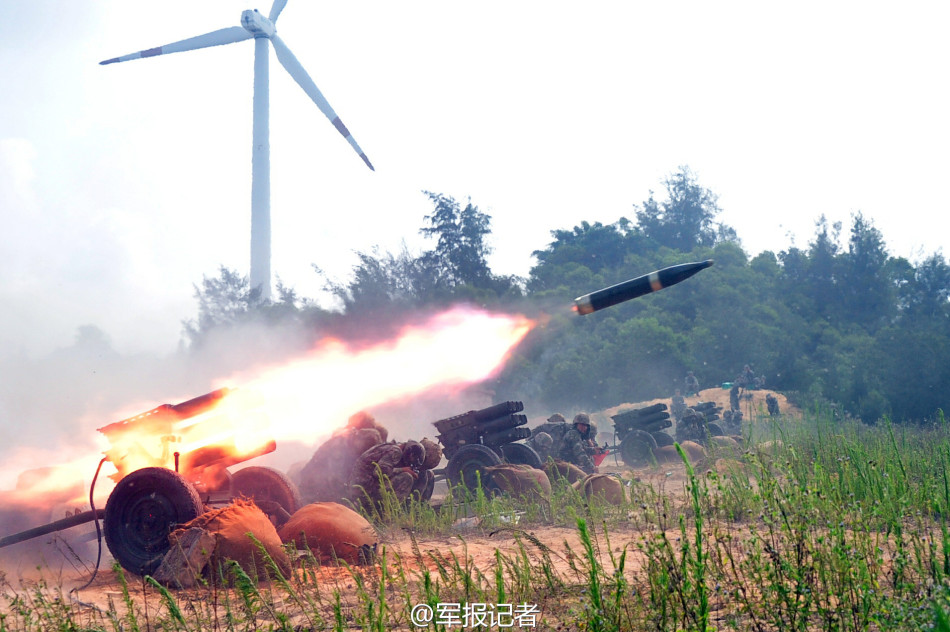 福建炮兵107火箭炮82毫米迫击炮对海覆盖攻击