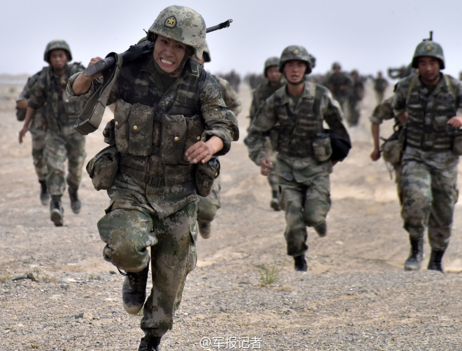 军演美景:第21军96a主战坦克群星空下奔袭_高清图集_新浪网