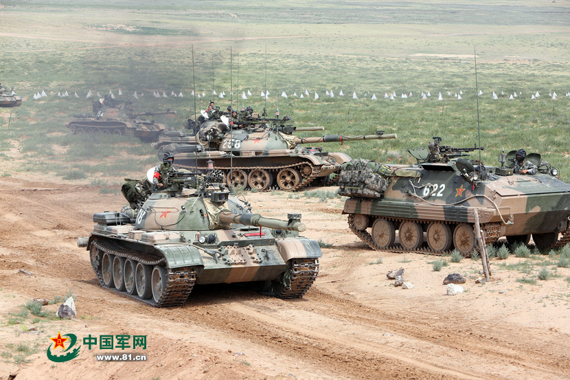 凶悍:解放军59ii坦克部队携装甲车队集群冲锋_高清图集_新浪网